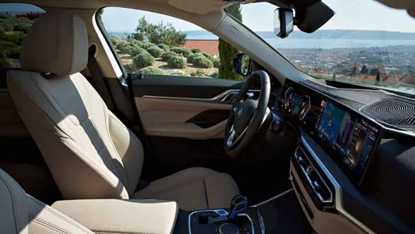 Просторий салон на п’ять місць.