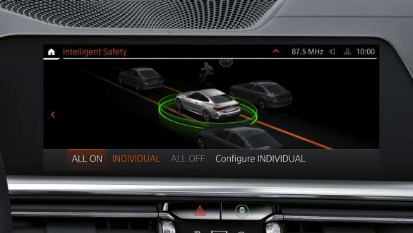 Пакет систем допомоги водієві Driving Assistant Professional.