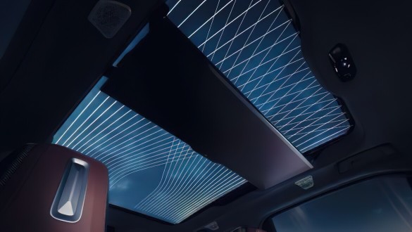 Панорамний скляний дах Sky Lounge.