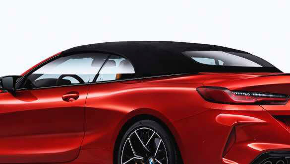 М'який верх у чорному кольорі.