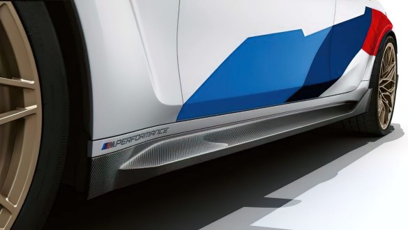 Карбонові вставки у накладки на пороги M Performance.