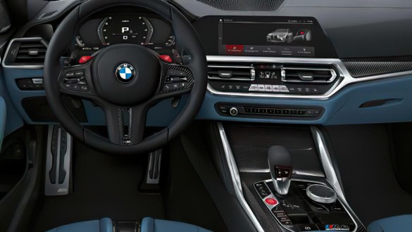 Панель керування на центральній консолі.