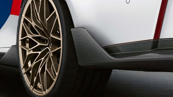 Заднє крило M Performance з вуглецевого волокна.