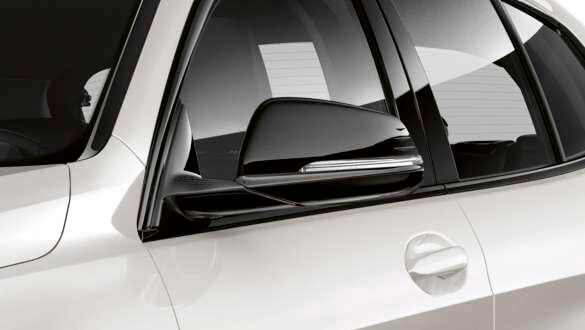 Кришки дзеркал у чорному глянцевому кольорі.