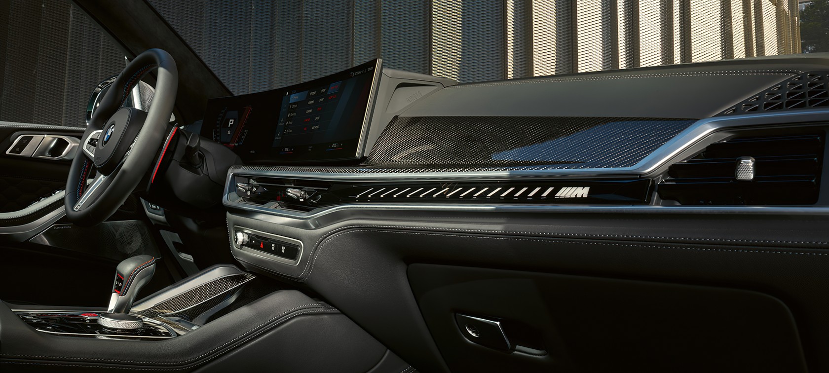 АВТОМОБІЛІ M BMW X5: ПРИЛАДОВА ПАНЕЛЬ І ТЕХНОЛОГІЇ.