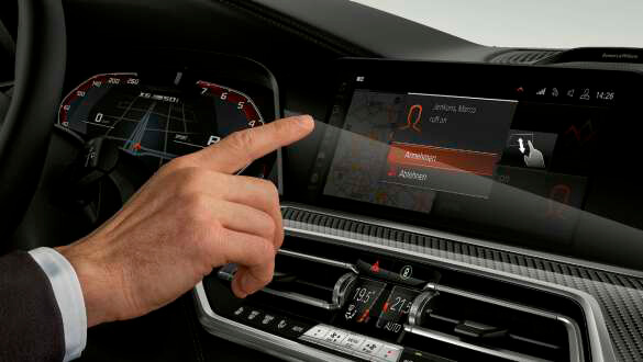 Панель приладів BMW Live Cockpit Professional.