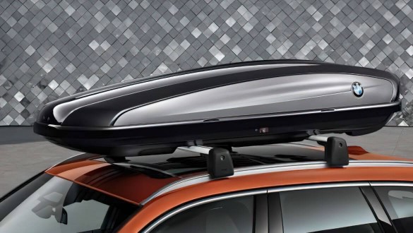 Багажник BMW 420 у кольоровому оформленні «Чорний» та «Сріблястий титан»