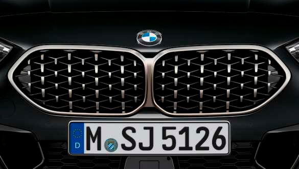 Решітка радіатора BMW в сітчастому дизайні.