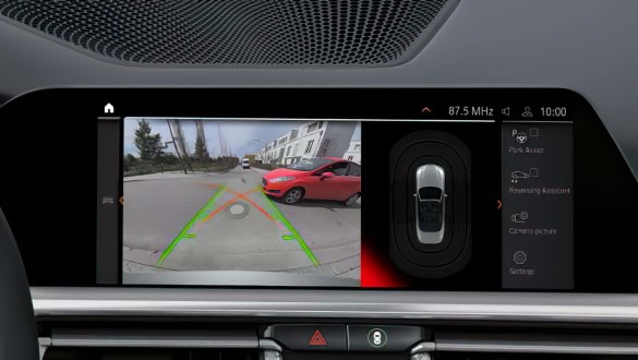 Асистент паркування Plus.