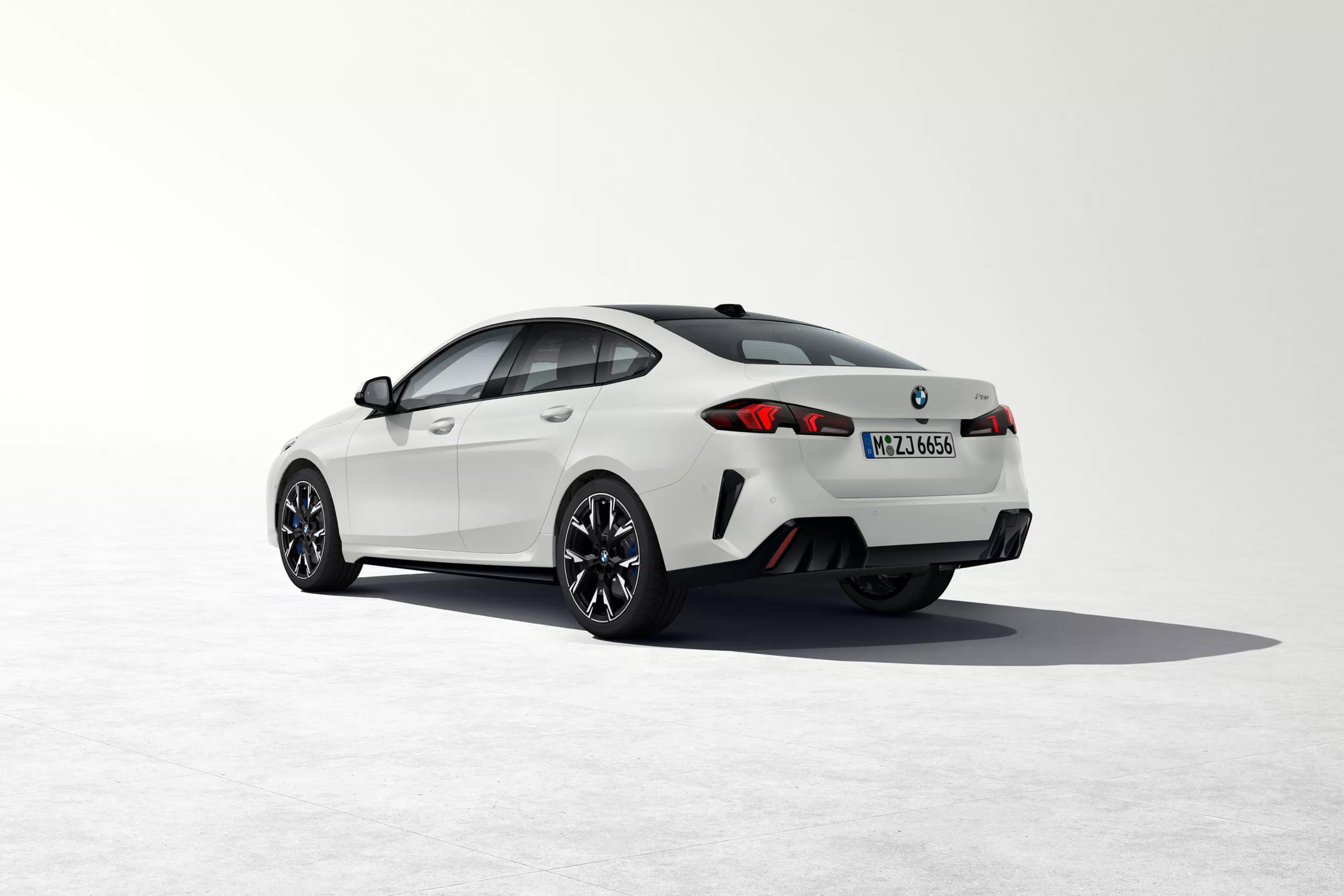 Відчуйте дорогу в кожному русі. Точність, яку можна відчути.