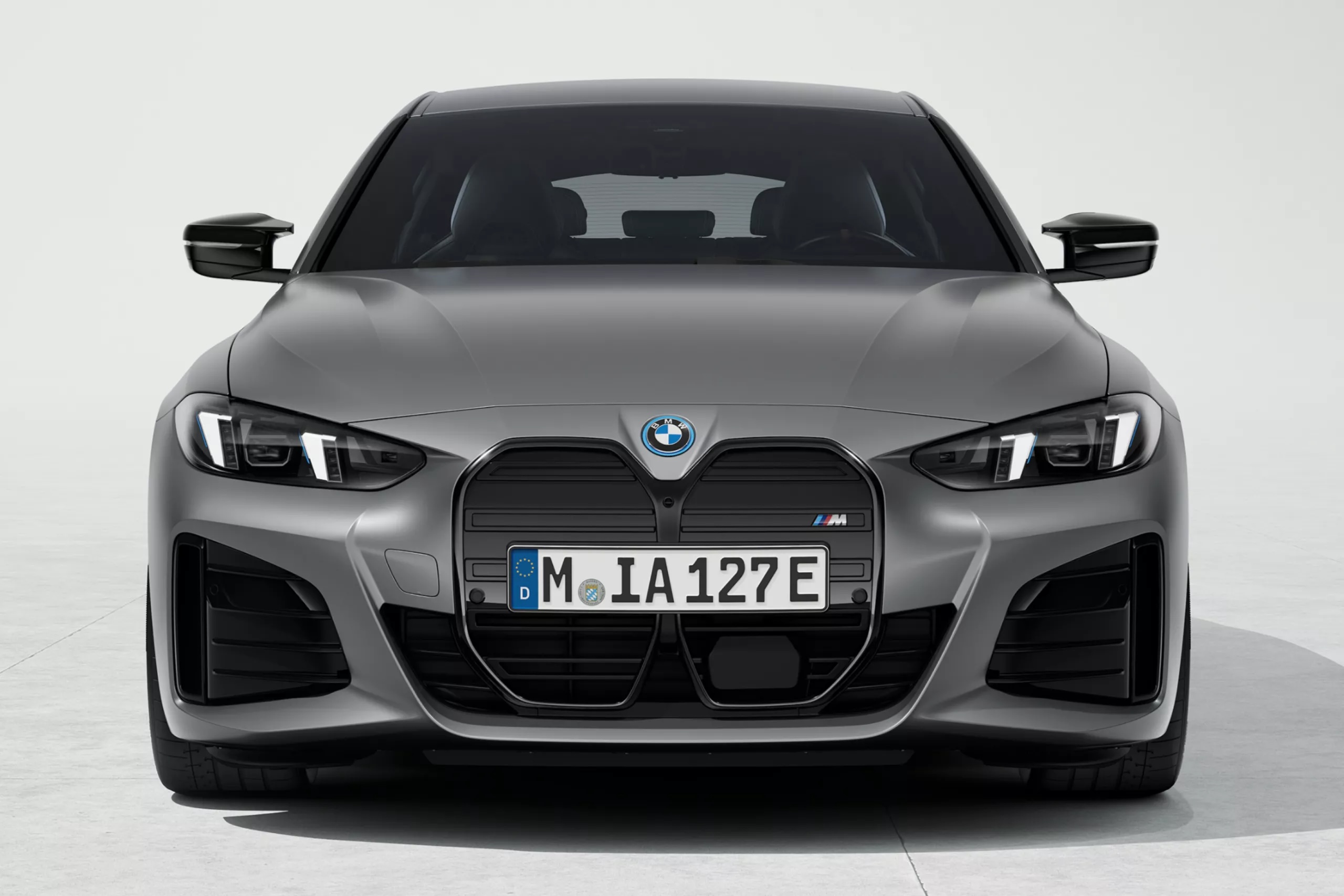 Очевидний «М».