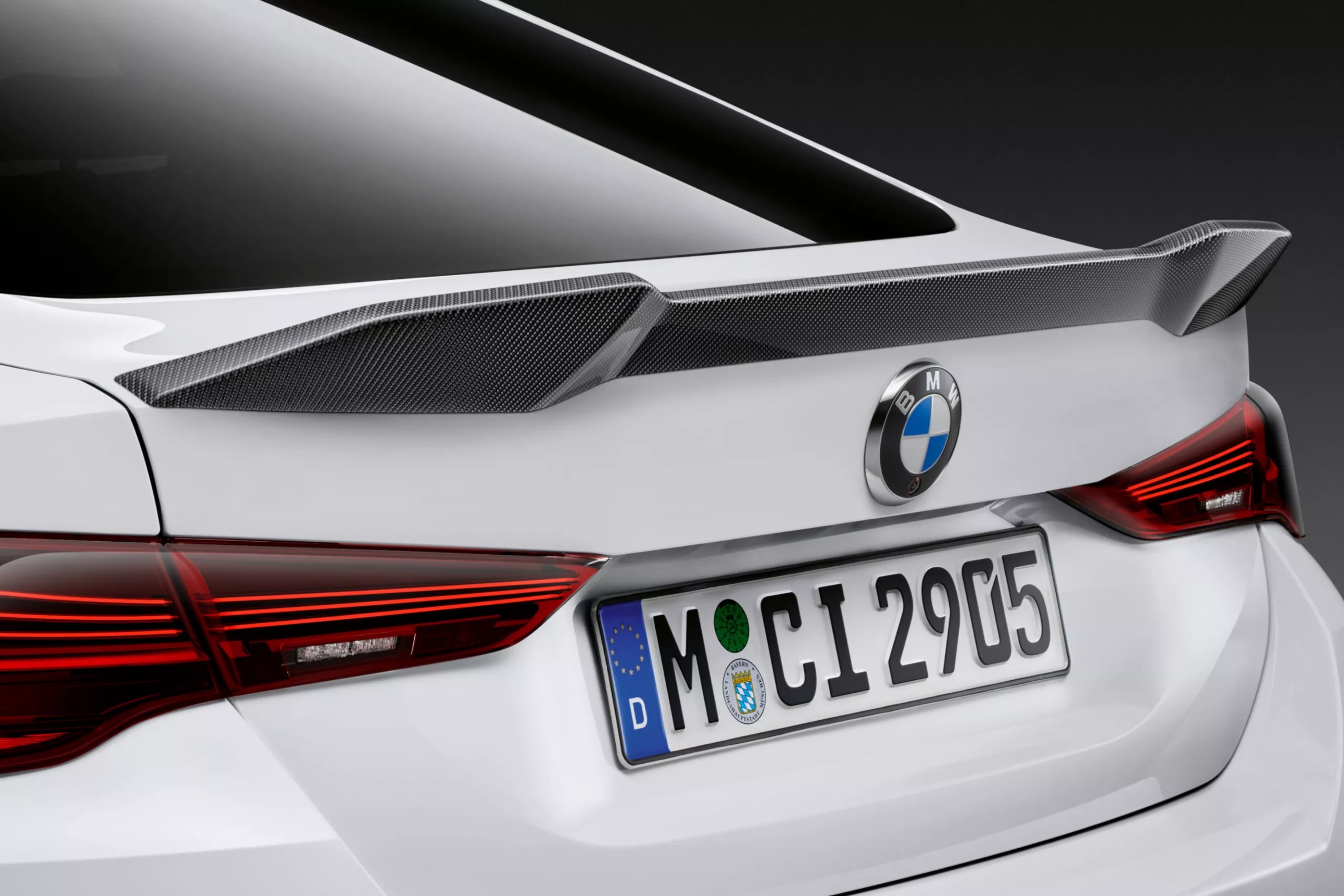 Карбоновий задній спойлер M.