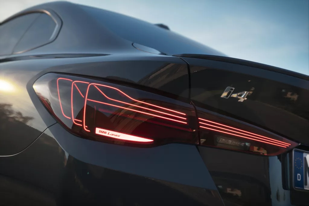 Завжди неймовірний силует.