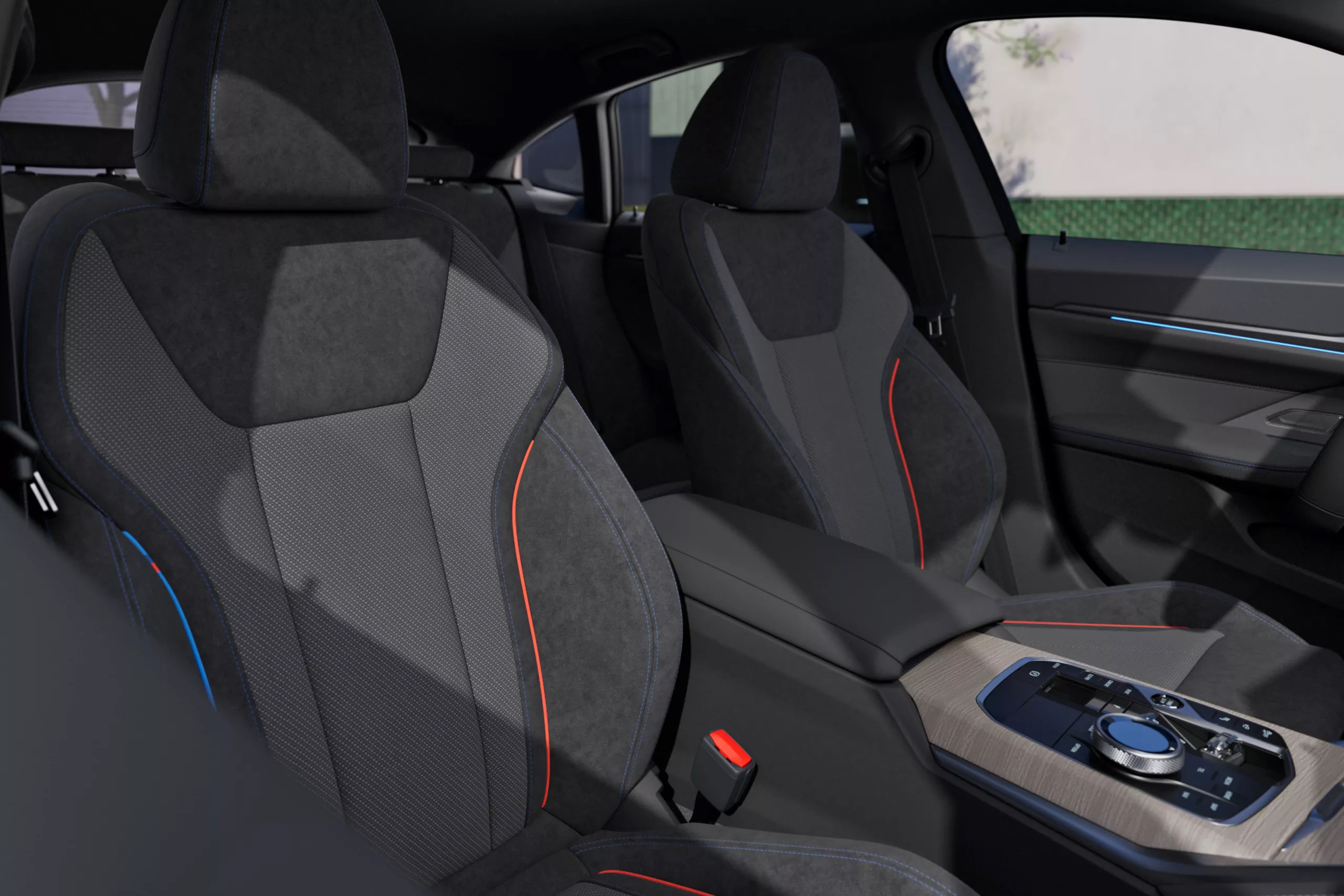 Спортивна посадка та неймовірний гоночний вигляд.