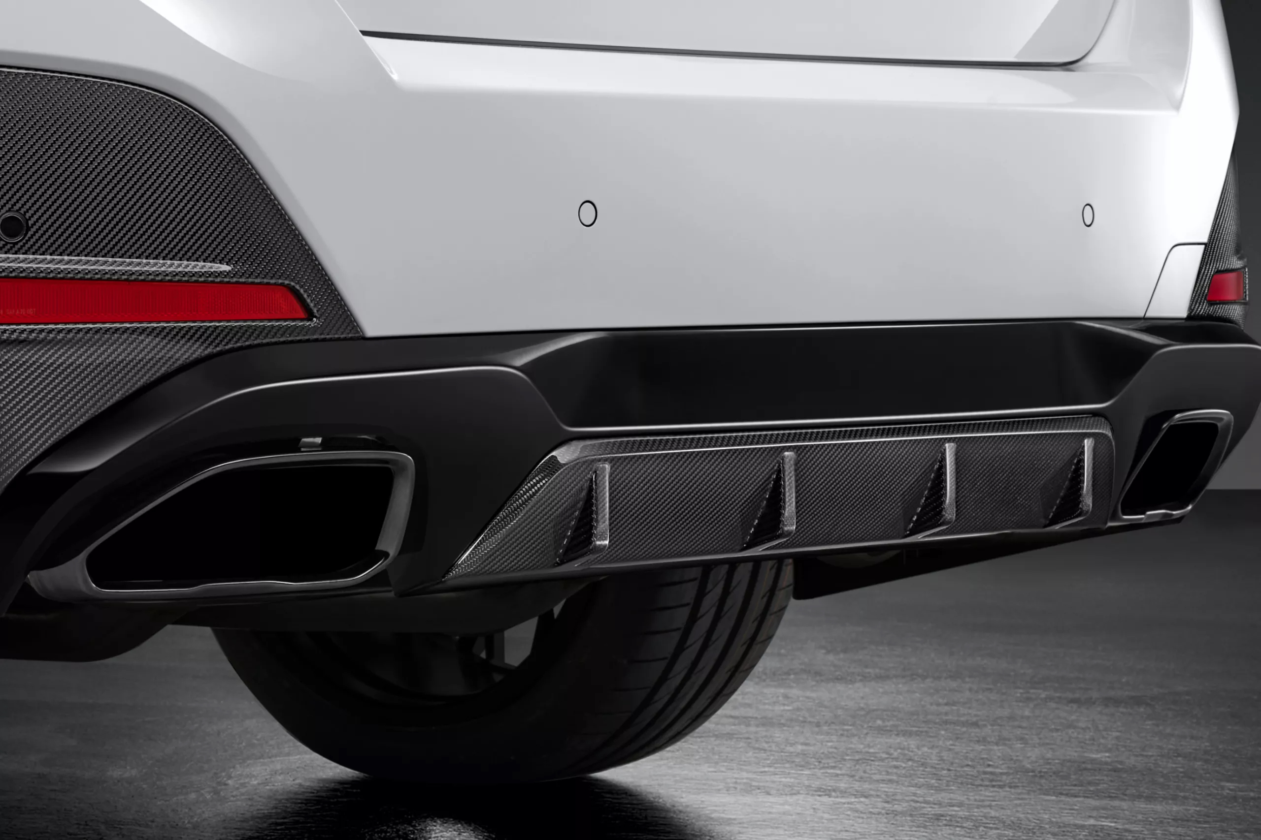 Карбоновий задній дифузор M Performance.