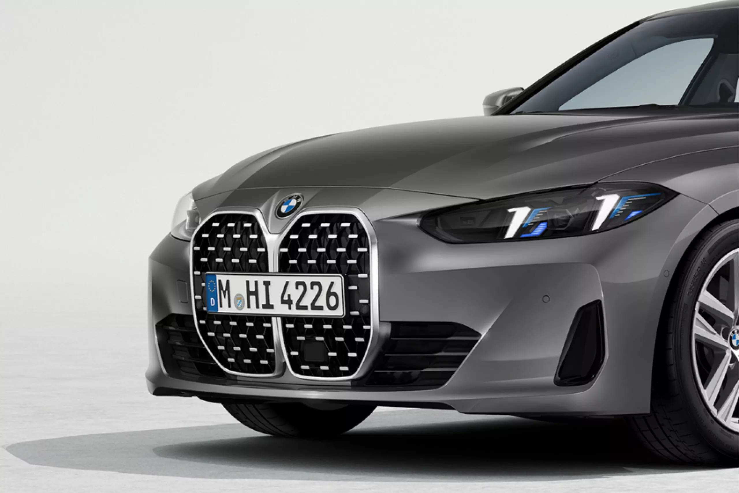 Класична решітка радіатора. У новій рамці.