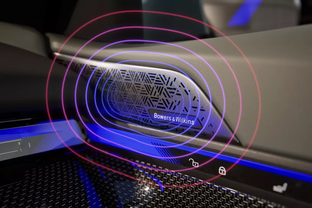 Найкращий звук у будь-якому місці салону.