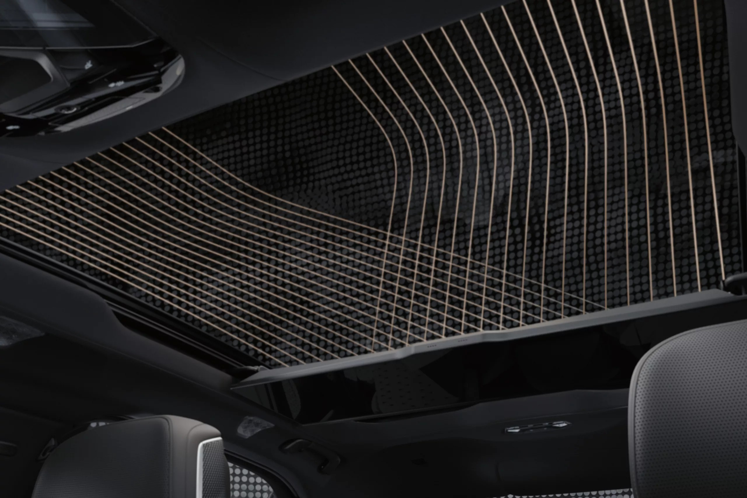 Панорамний скляний дах Sky Lounge.