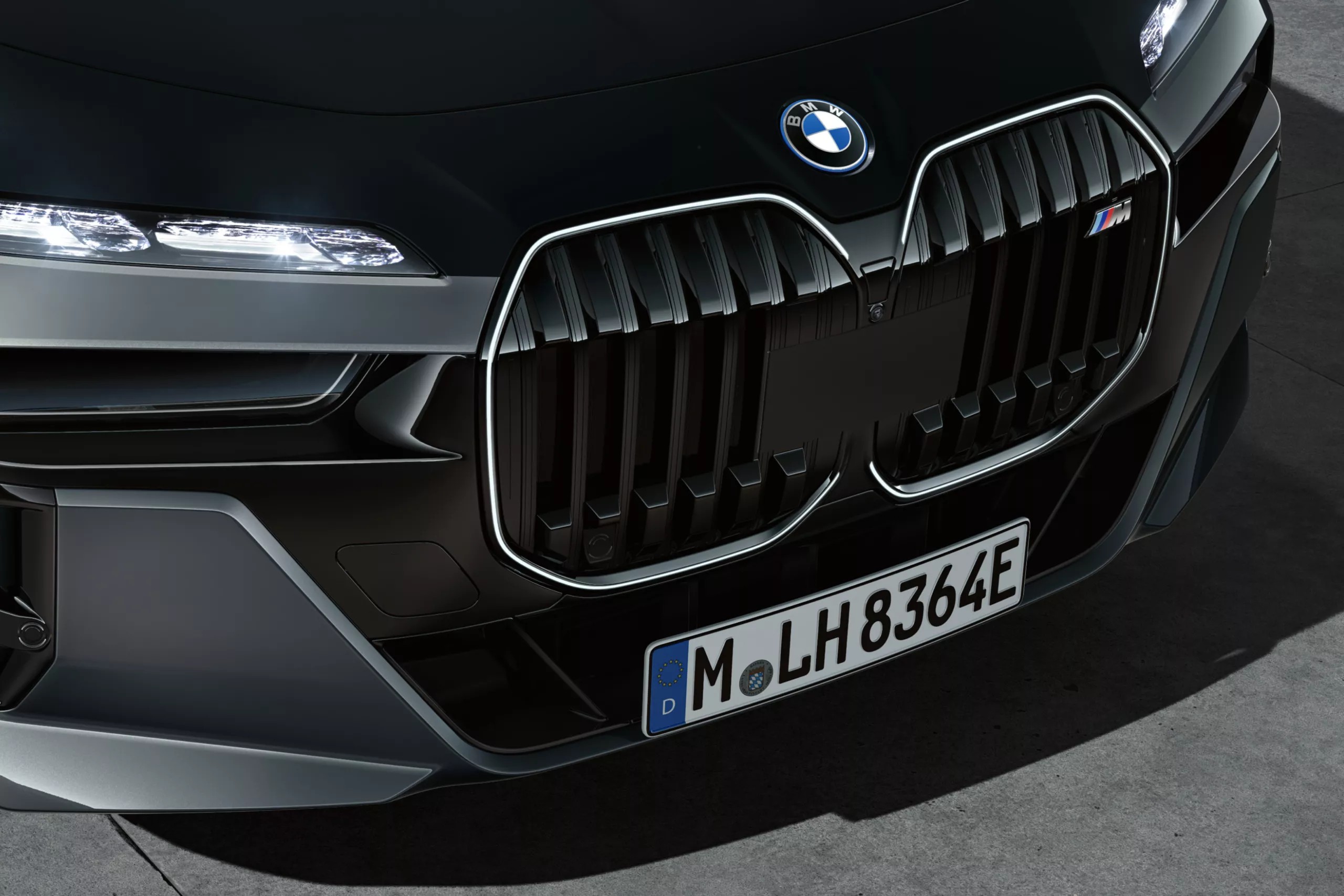 Кришталеві фари BMW «Iconic Glow».