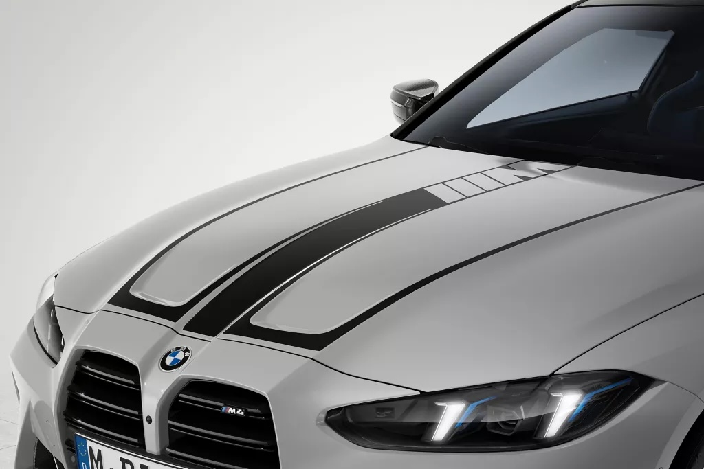 Разюче унікальний. Очевидний «M».