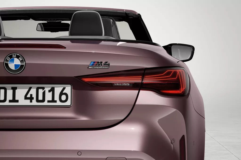 Унікальний дизайн задніх ліхтарів.