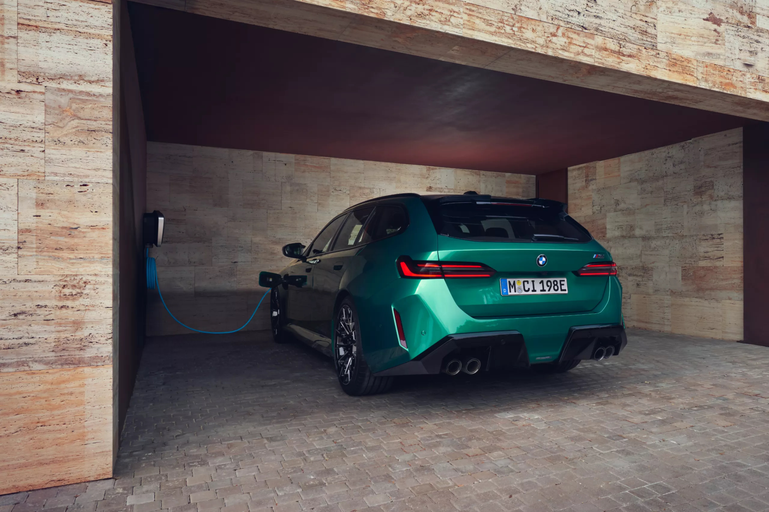 Зручна та швидка зарядка вдома.