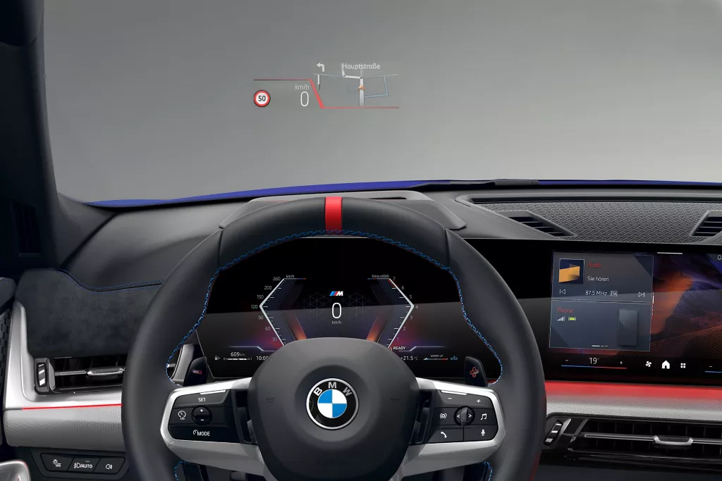 Проекційний дисплей BMW дозволяє бачити все.