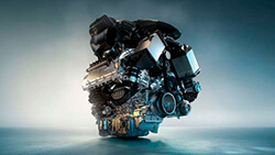Високопродуктивний 8-циліндровий бензиновий двигун BMW M TwinPower Turbo.
