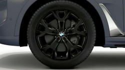 21-дюймові легкосплавні диски BMW Y-spoke 752 в кольорі Jet Black, комплект зимових коліс у зборі з системою контролю тиску.