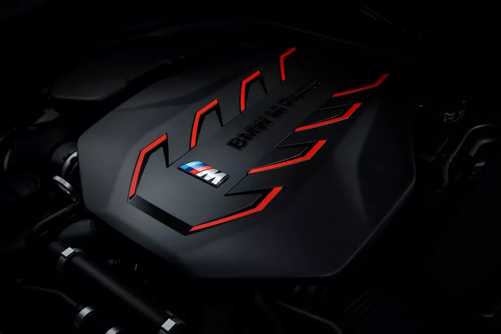 Неперевершені враження під час керування M Hybrid.