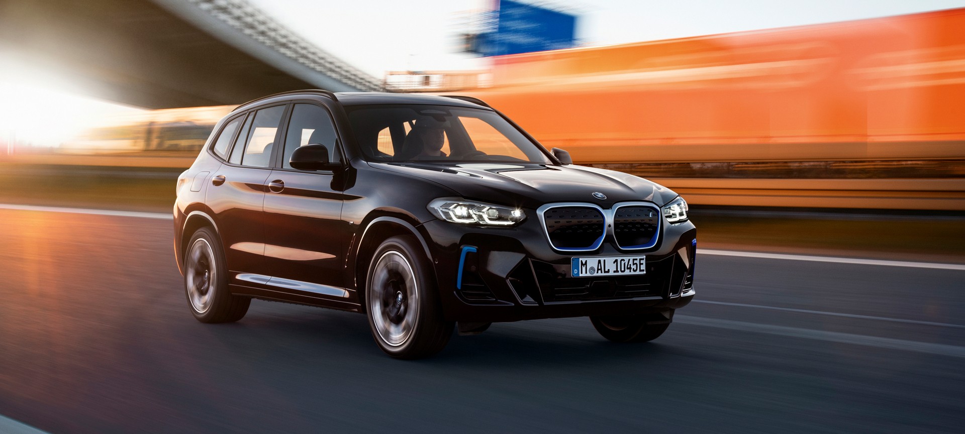 Новий повністю електричний BMW iX3.