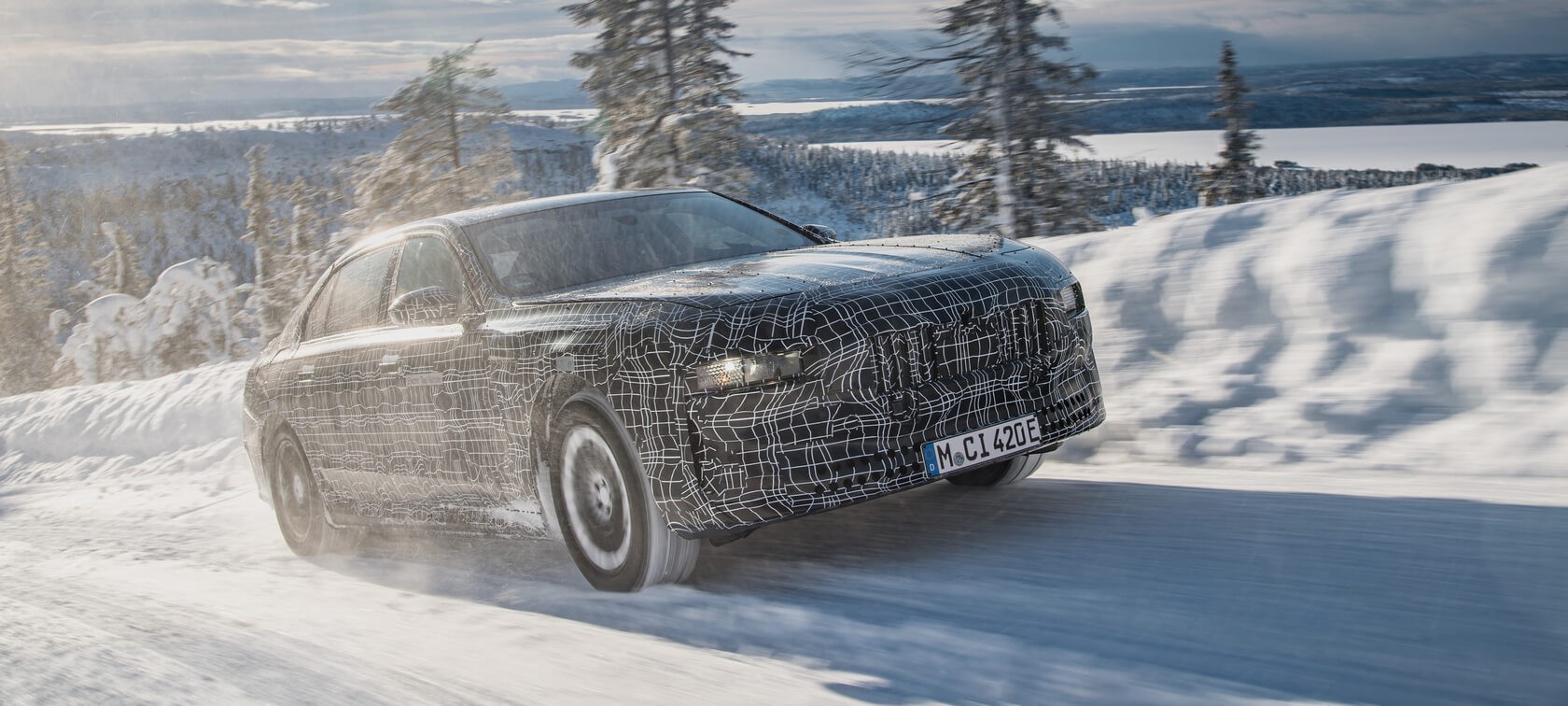Новий BMW i7 проходить зимові динамічні випробування поблизу Полярного кола.